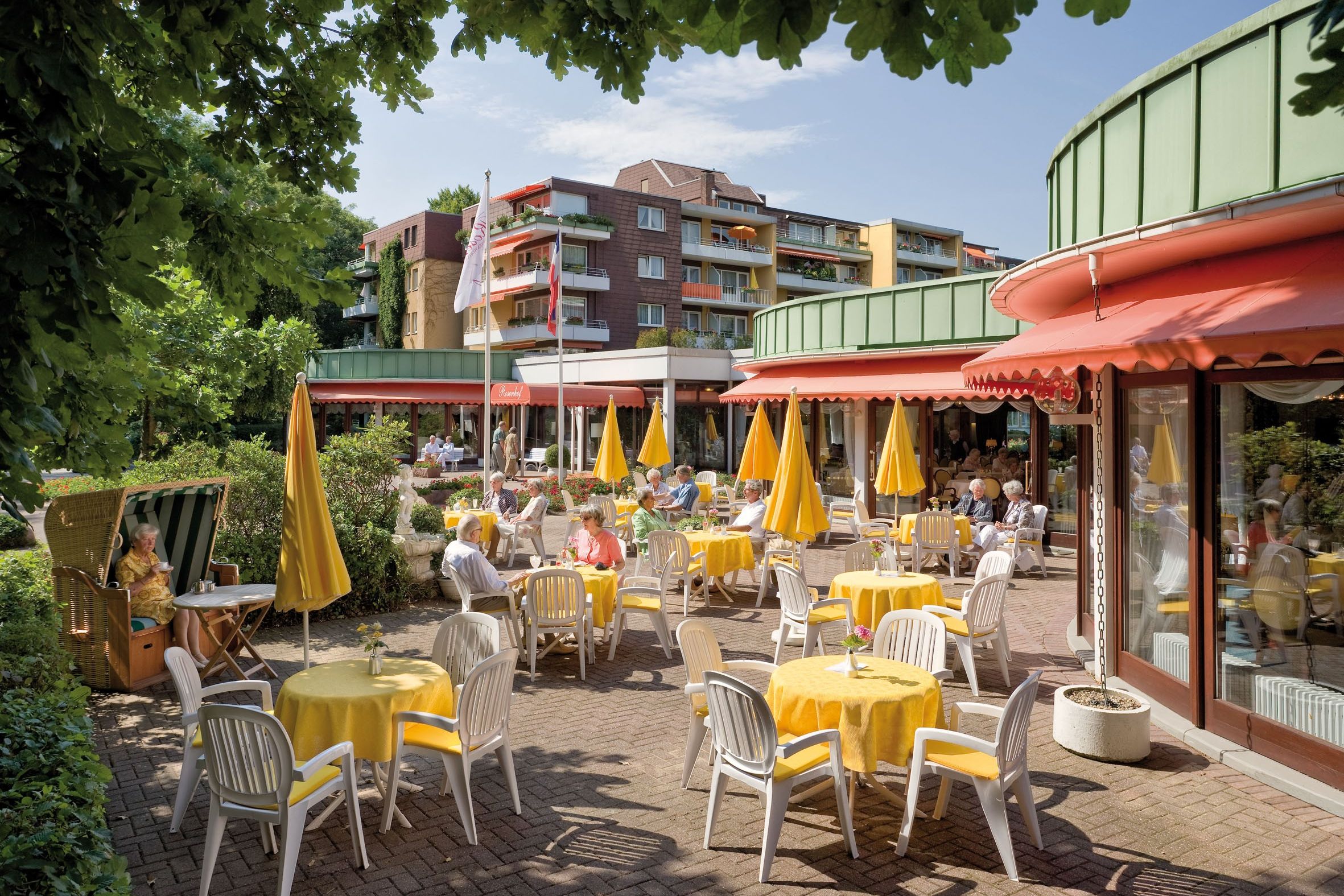 25-06-05 Rosenhof Ahrensburg Terrasse Rosenhof Ahrensburg