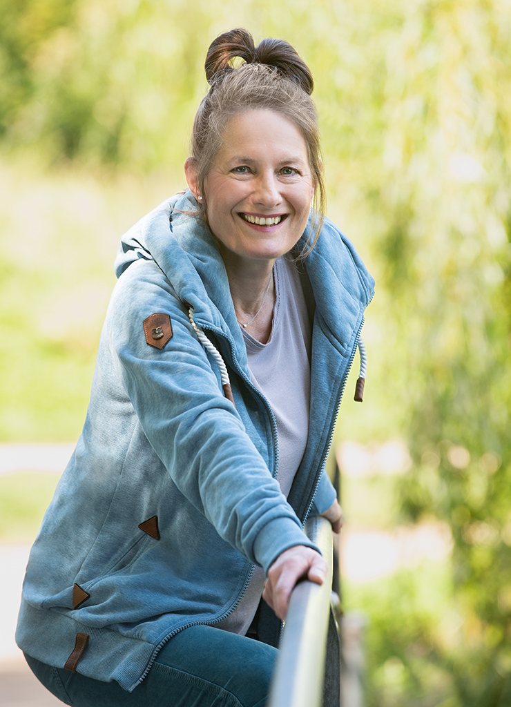 Gabriele Schmeer
Zertifizierte heilpädagogische Tänzerin
Zertifizierte Shiatsupraktikerin und systemischer Coach
Heilpraktikerin, beschränkt auf das Gebiet der Psychotherapie