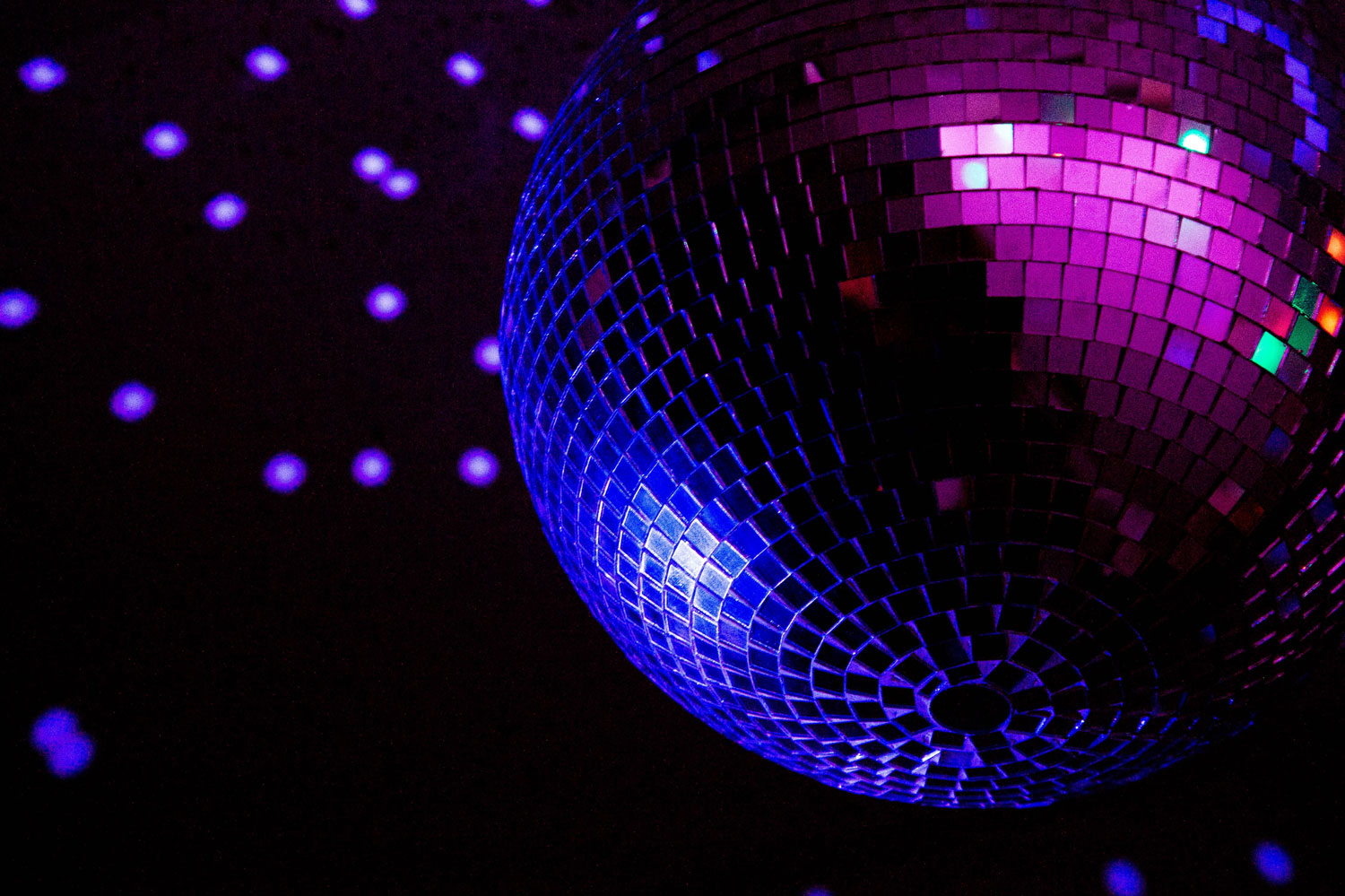 Discokugel-(c)TikievaEvent-