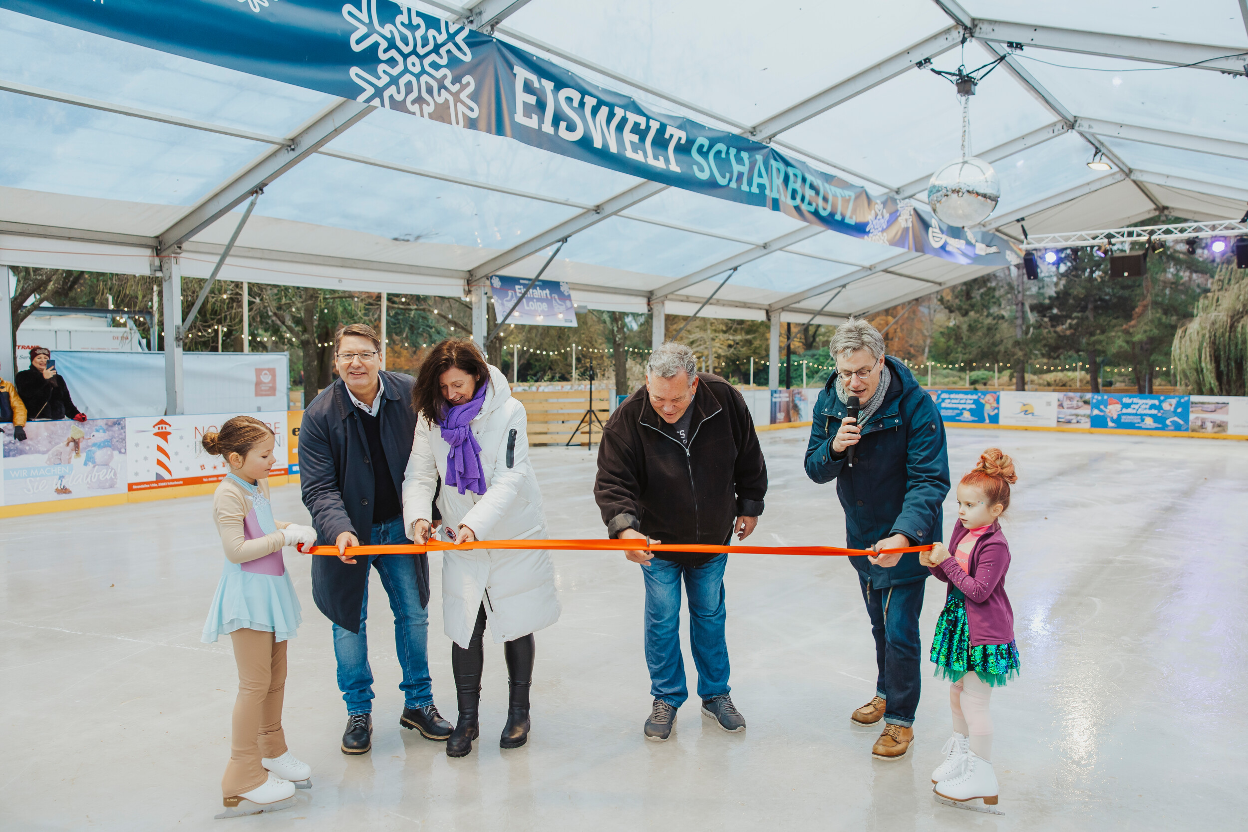 Eiswelt Scharbeutz Eröffnung Eisbahn 2024 Banddurchtrennung TALB Christian Schaffrath