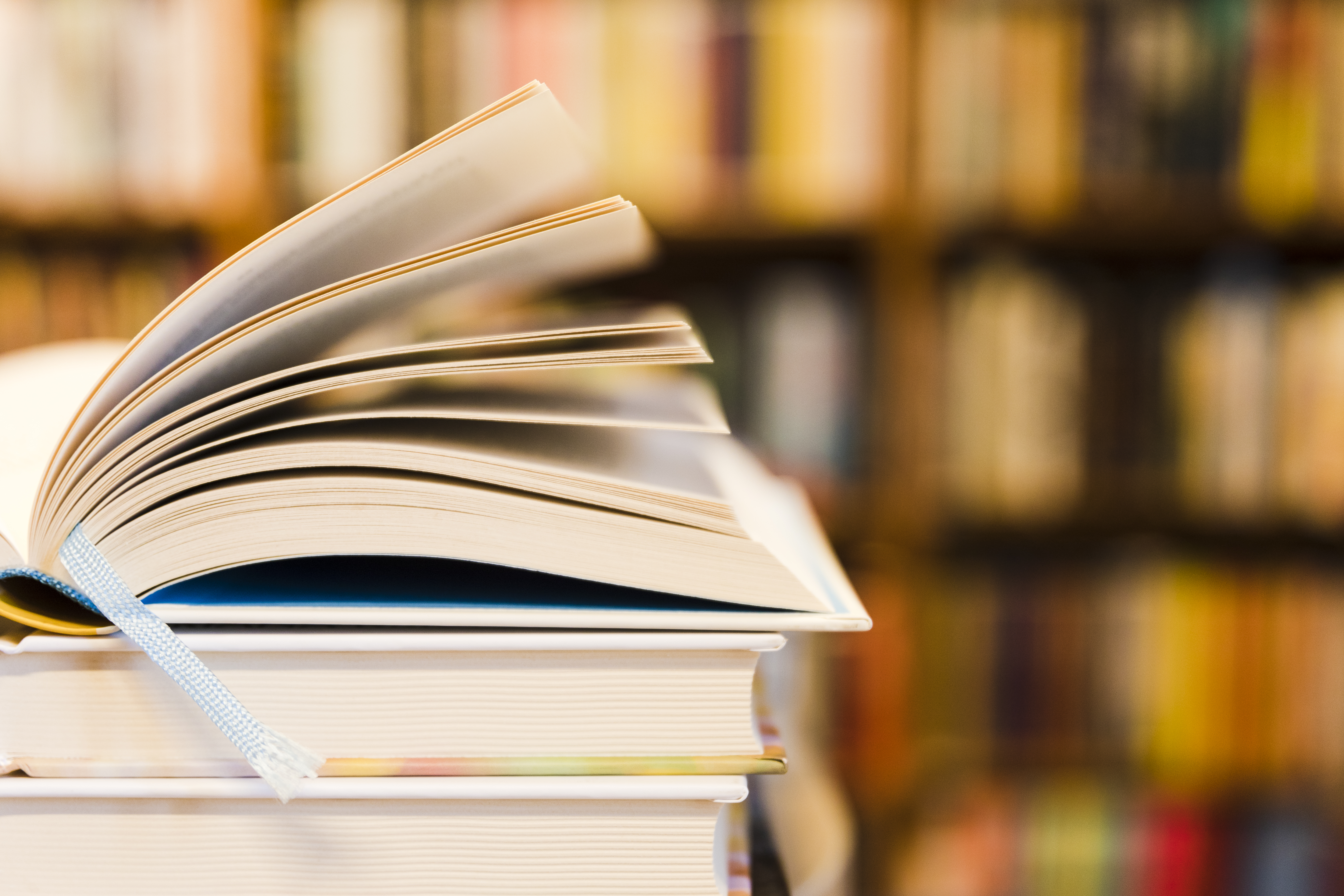 geoffnetes-buch-der-bibliothek