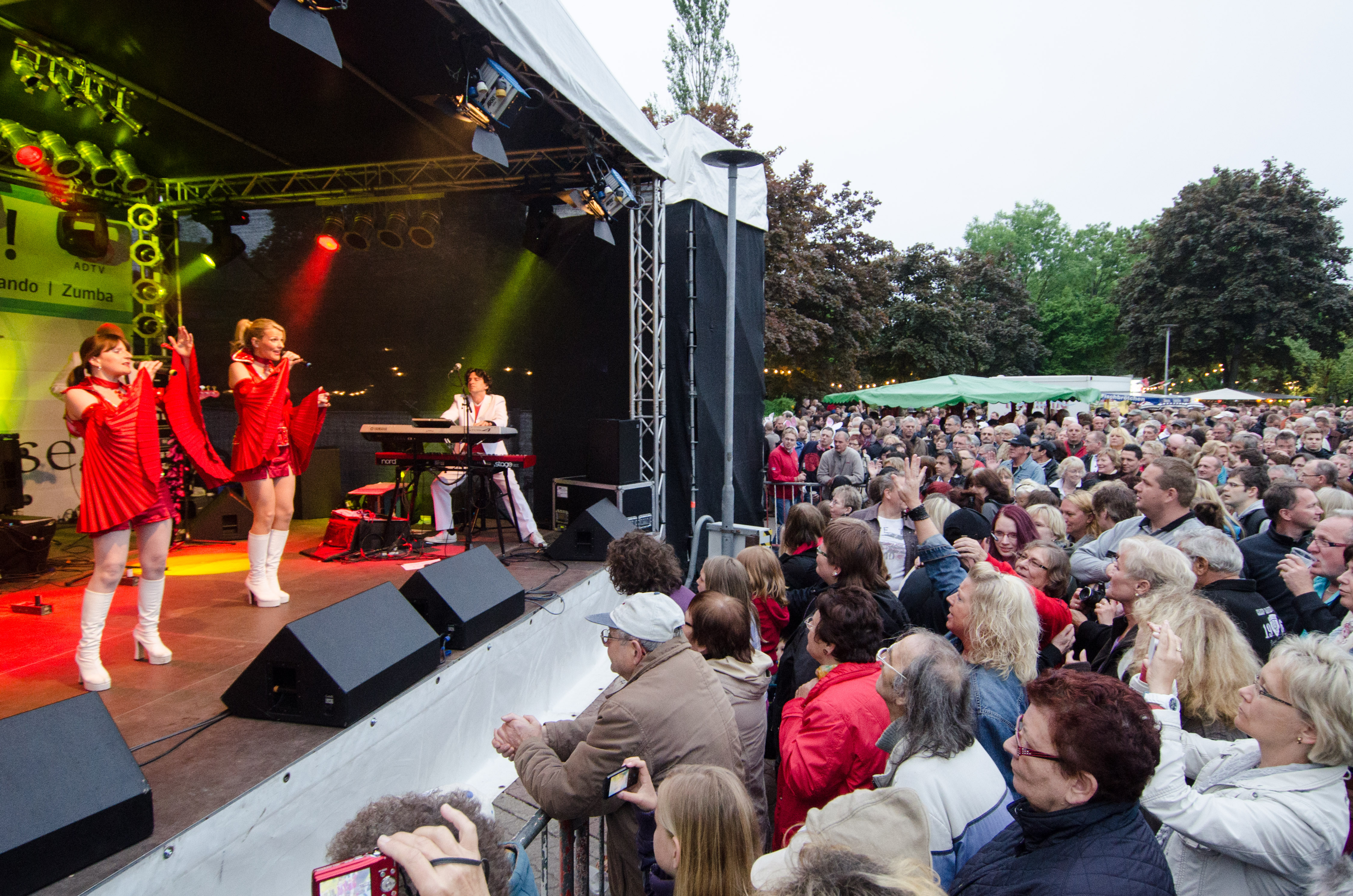 iz_weinfest_hauptbuehne2