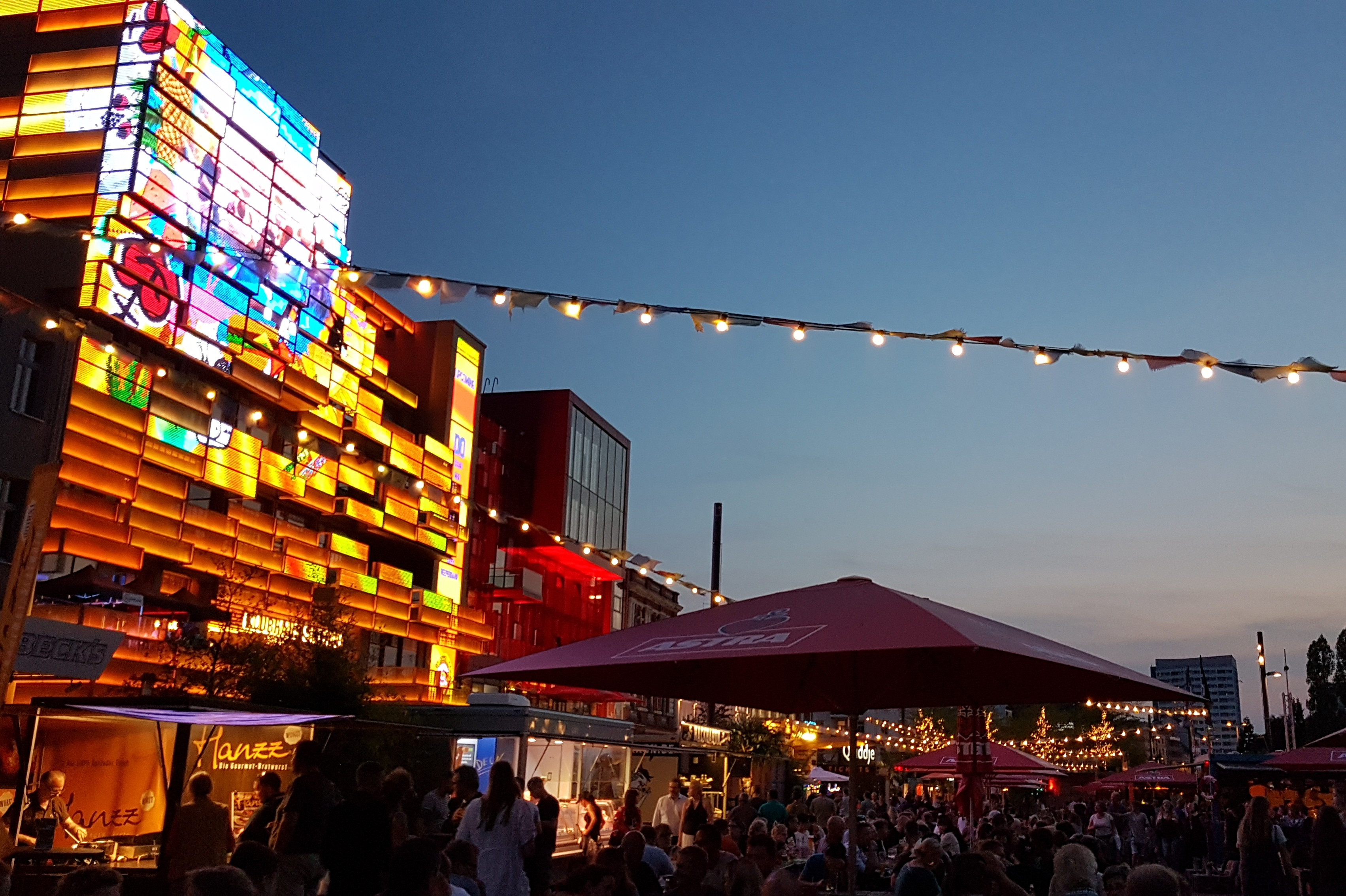 Meeting point: Spielbudenplatz
