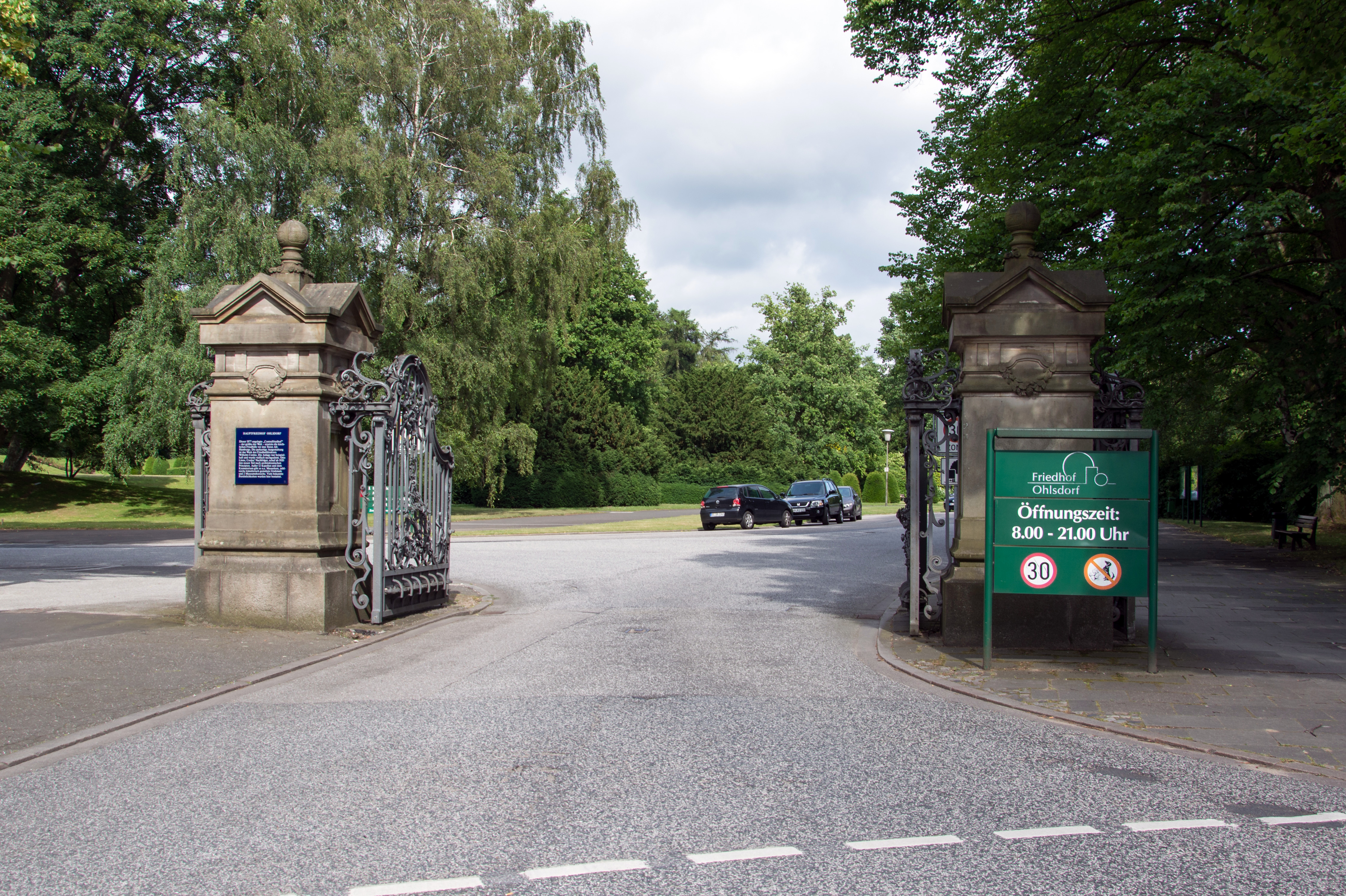 Meeting point: Ohlsdorf Cemetery (main entrance)