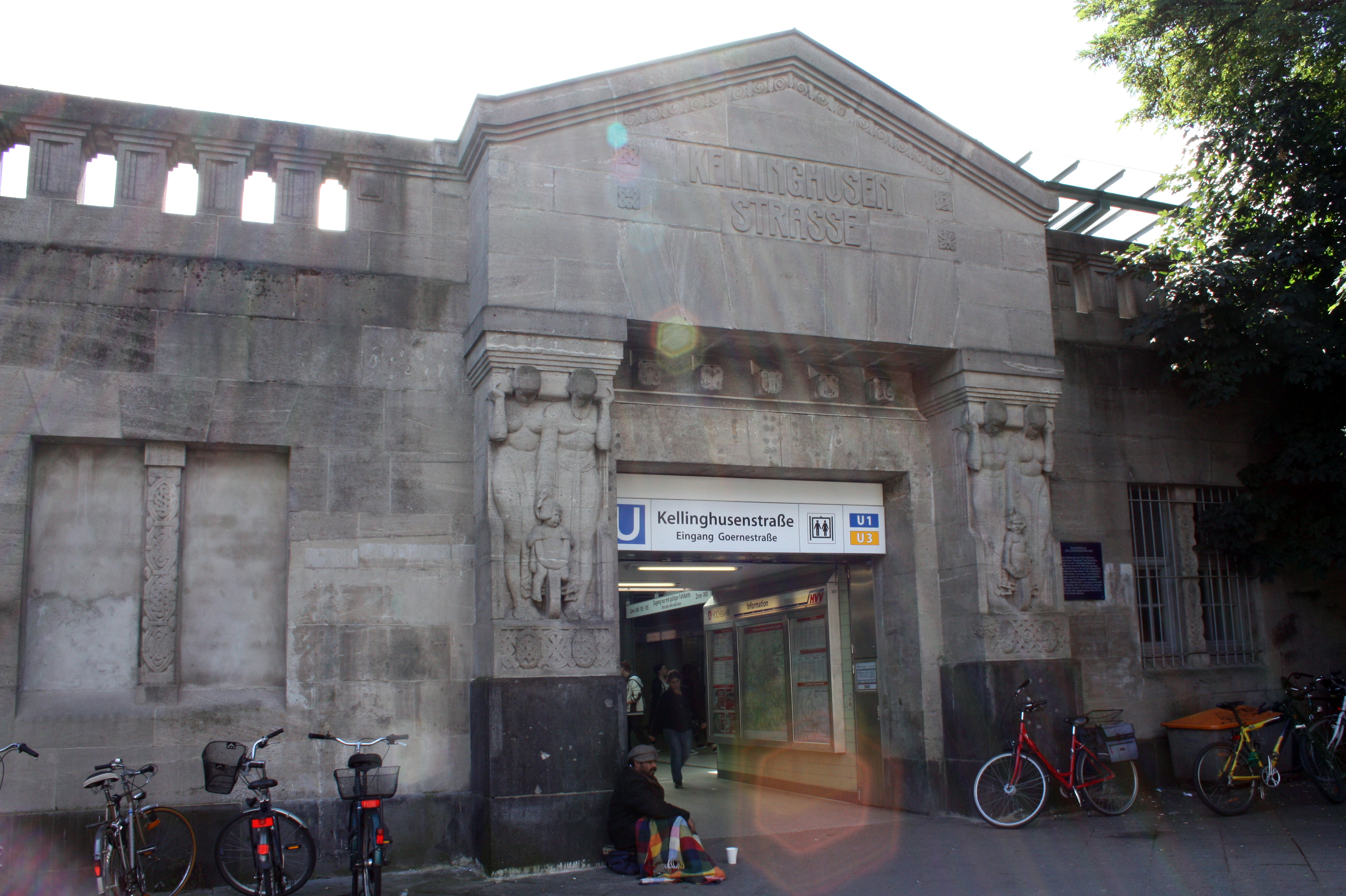 Meeting point: Kellinghusenstraße subway station (Goernestraße exit)