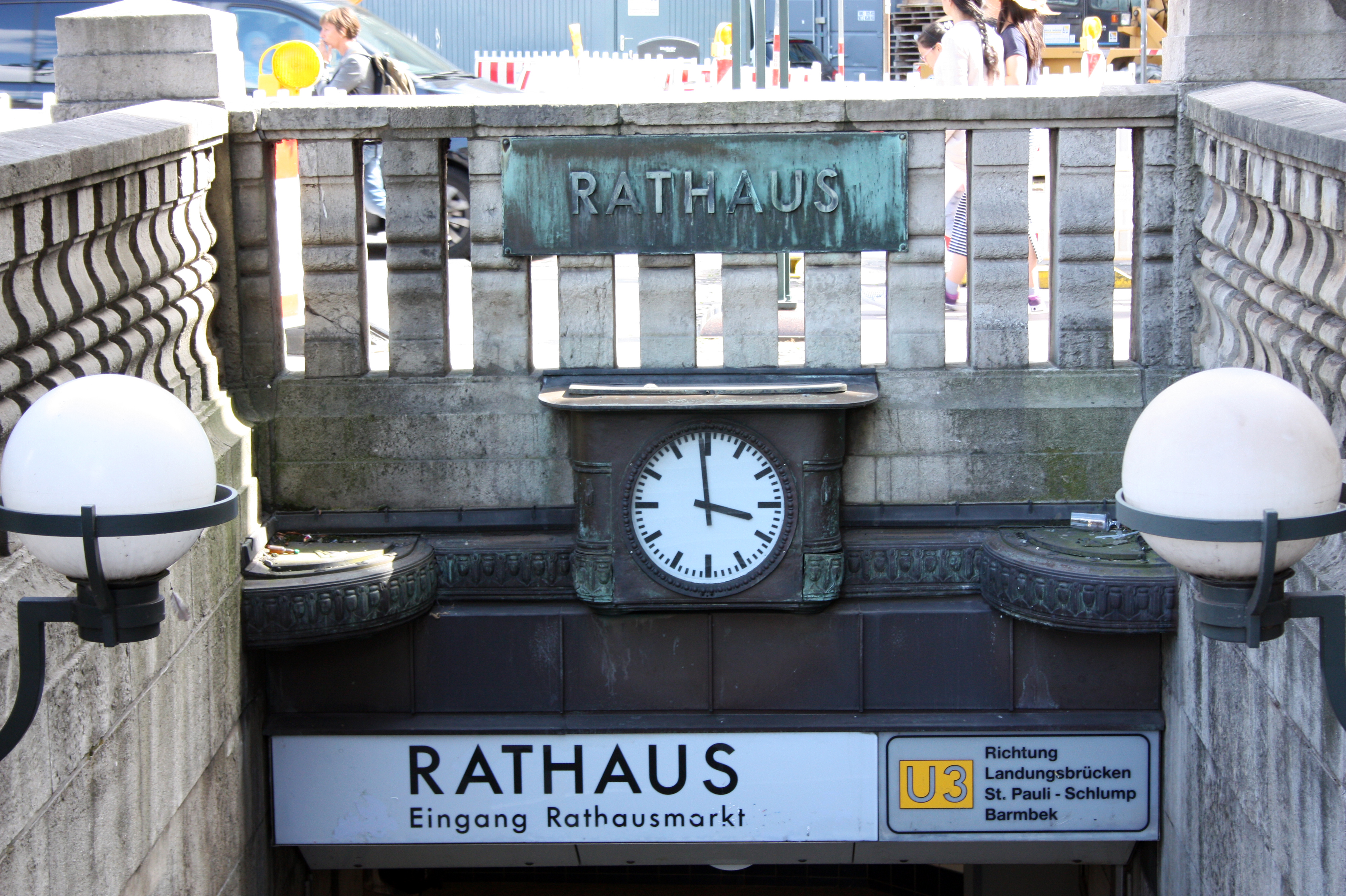 Meeting point: U-Bahn station Rathaus (exit Rathaus)