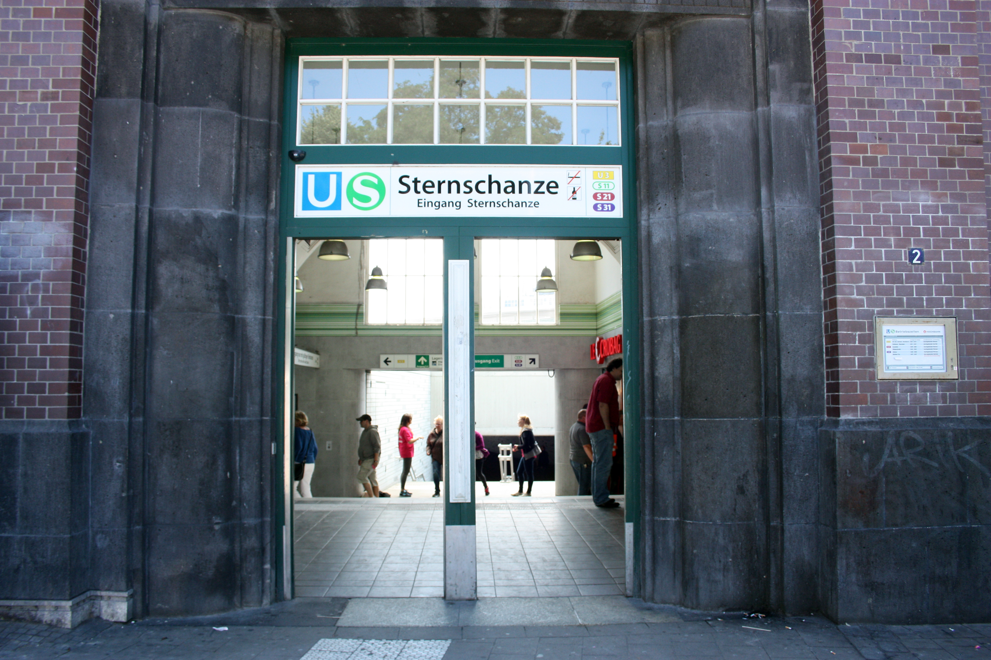 Meeting point: U-/S-Bahn station Sternschanze (U-Bahn exit)