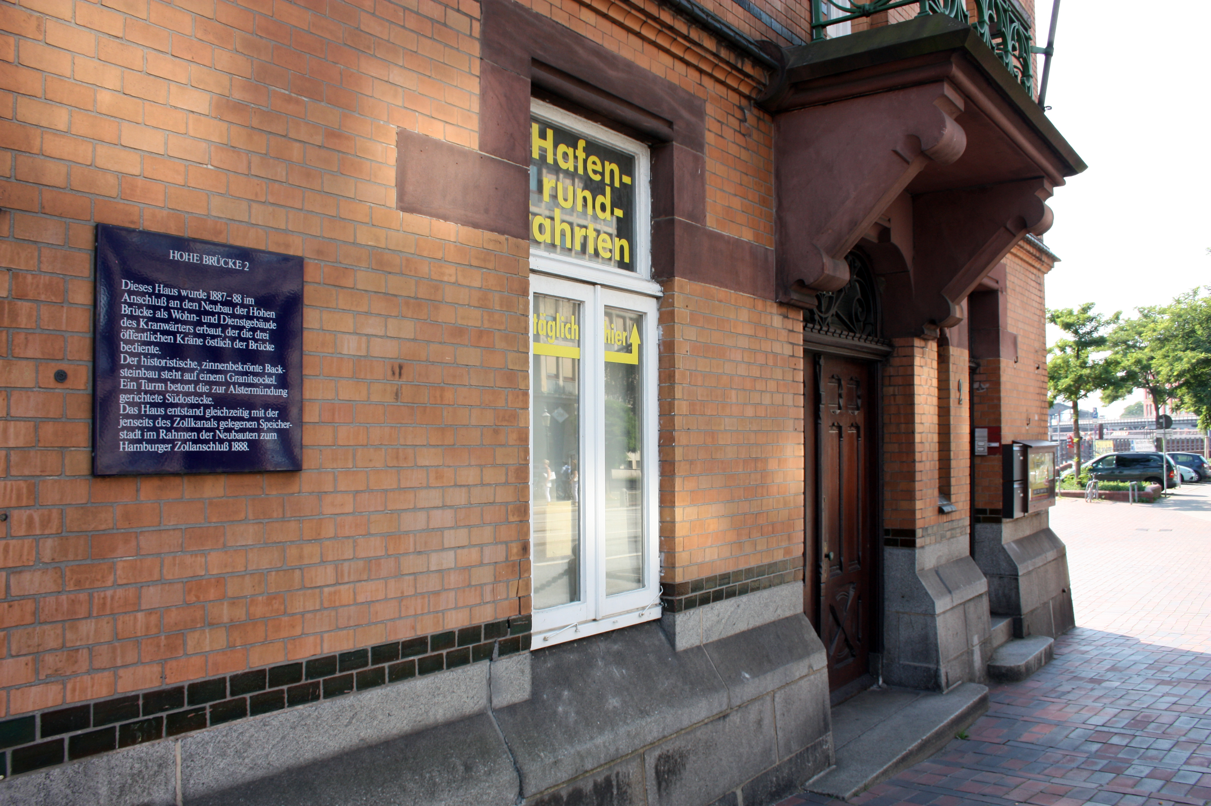 Meeting point: Hohe Brücke 2