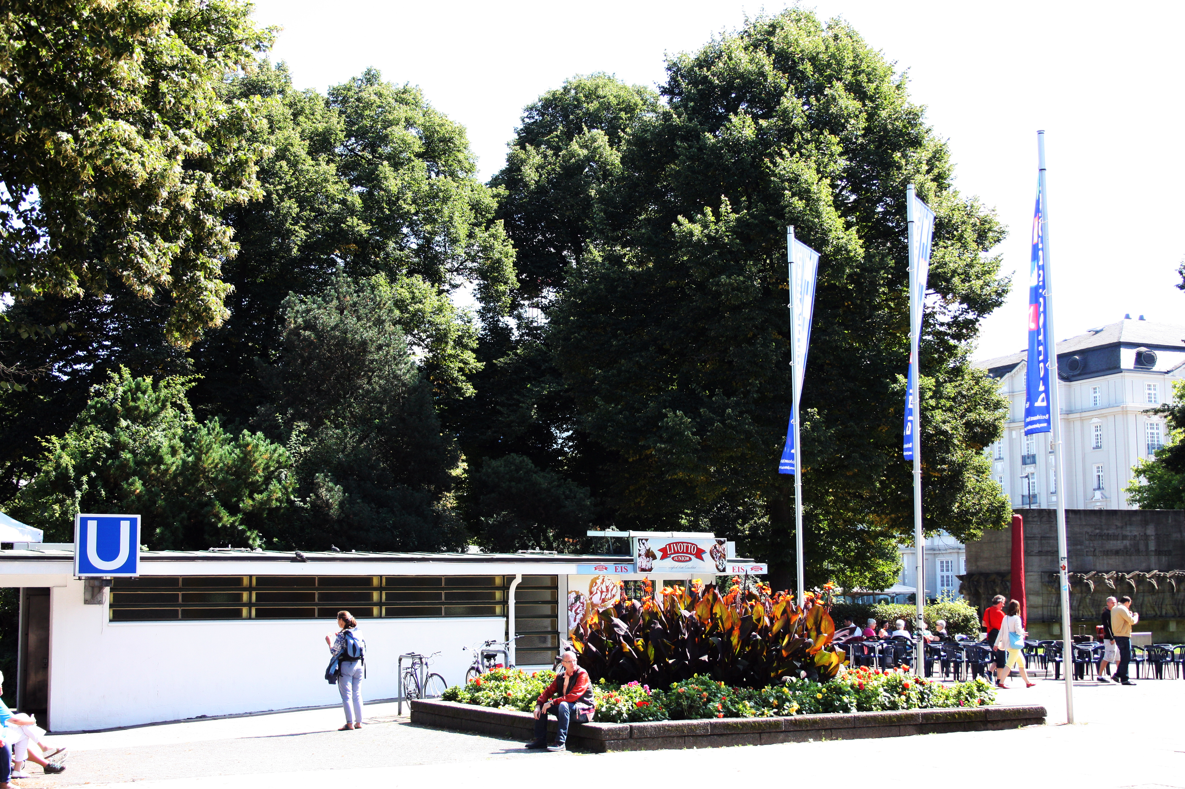 Meeting point: Planten un Blomen (entrance Stephansplatz)