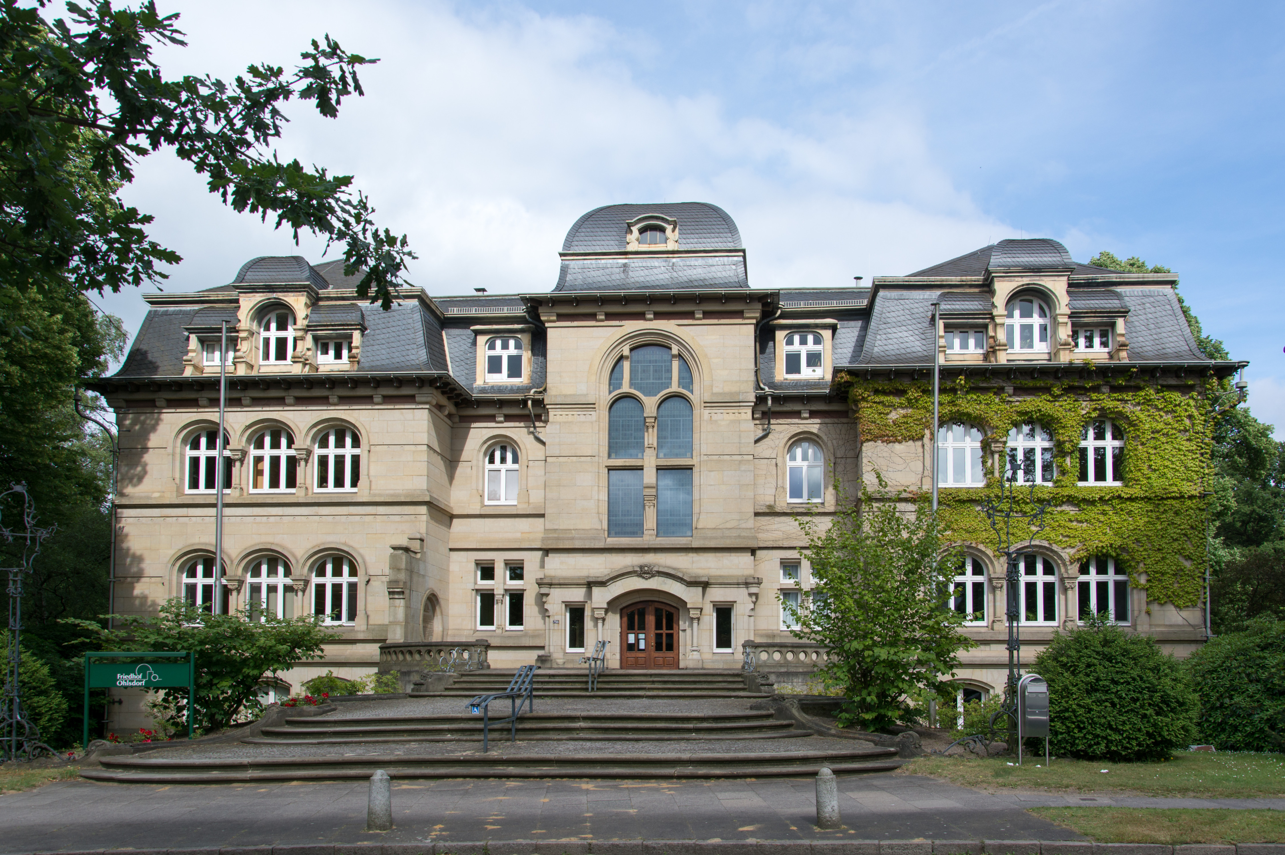 Meeting point: Ohlsdorf Cemetery (Administration Building)
