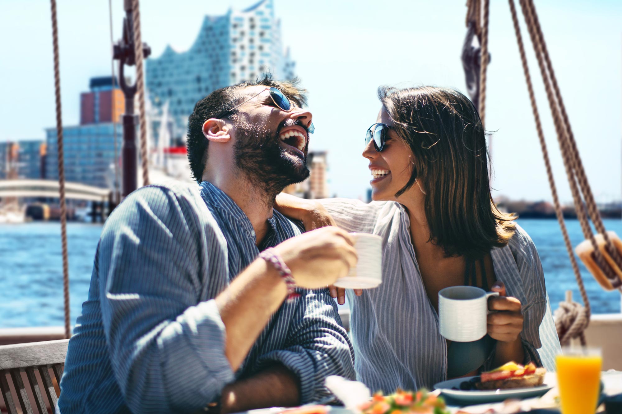 Brunch_unter_Segeln_Mare_FrisiumiStock-139176687