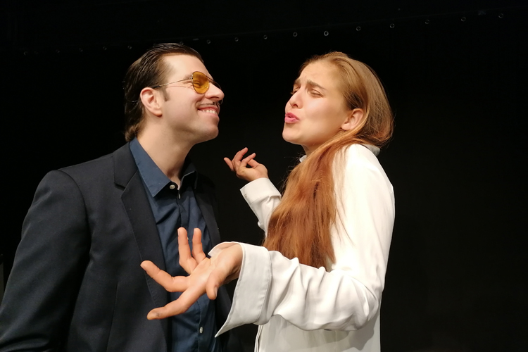 Bei mir zu Haus, um Fünf?