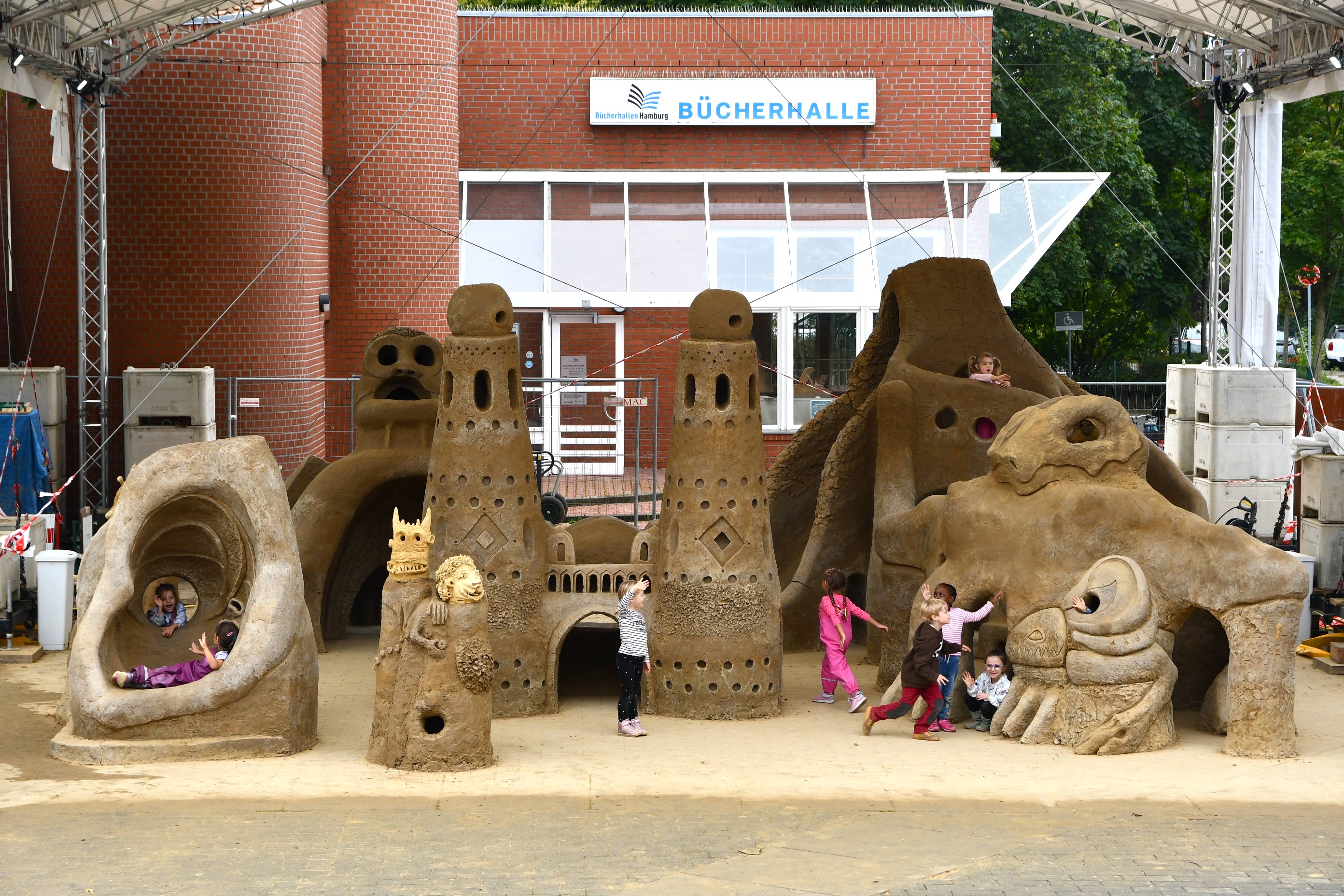 Lehmbau-Projekt von Bunte Kuh e.V. in Wilhelmsburg 2024